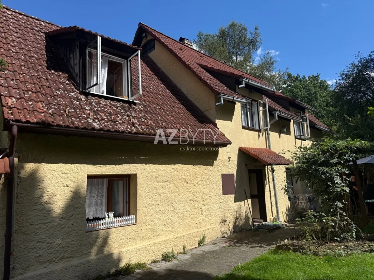 Prodej rodinného domu 180 m², pozemek 9500 m²